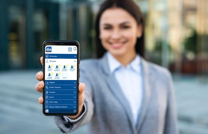 Mobil ERP ile finans, stok, depo ve CRM süreçlerinin mobil cihazlardan anlık takibi
